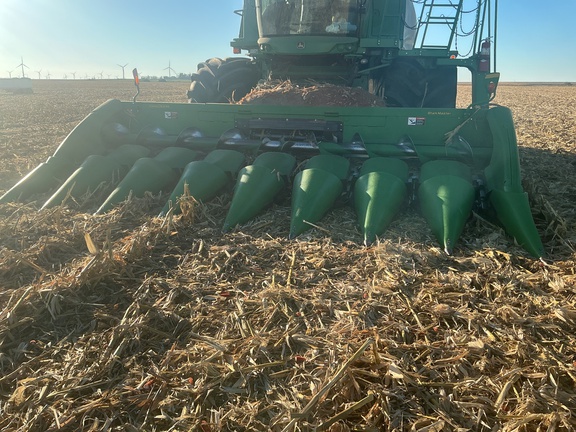 2010 John Deere 608C Header Corn Head