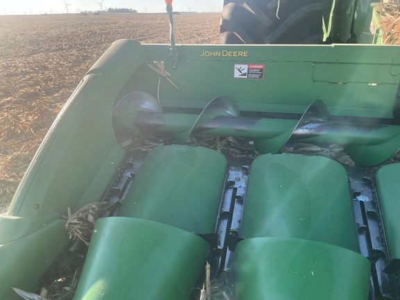 2010 John Deere 608C Header Corn Head