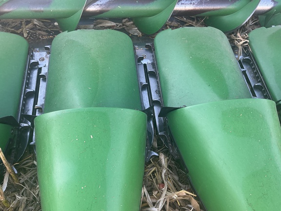 2010 John Deere 608C Header Corn Head