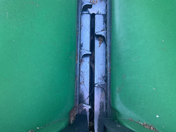 2010 John Deere 608C Header Corn Head