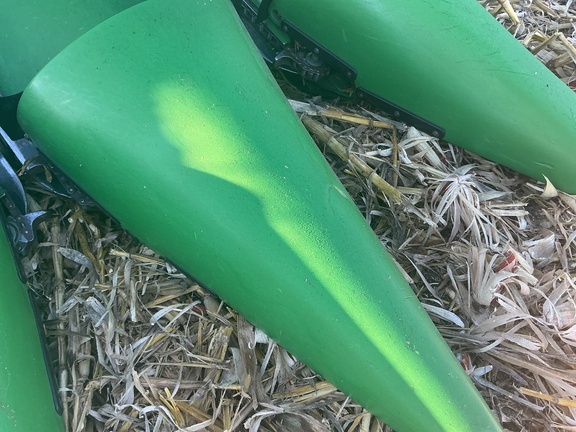 2010 John Deere 608C Header Corn Head