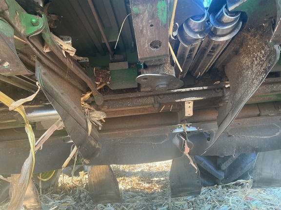 2010 John Deere 608C Header Corn Head