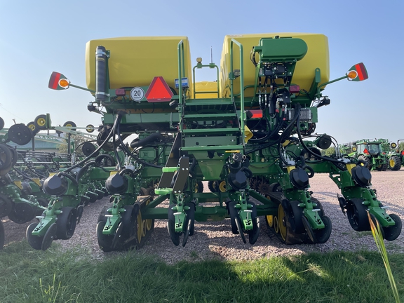 2023 John Deere DB60 Planter