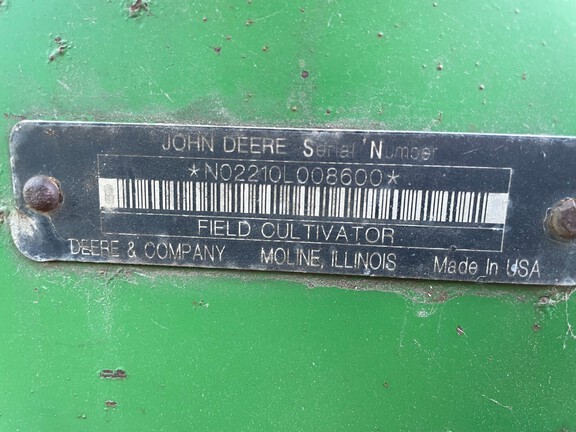 2009 John Deere 2210 Field Cultivator