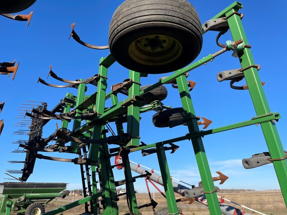 2009 John Deere 2210 Field Cultivator