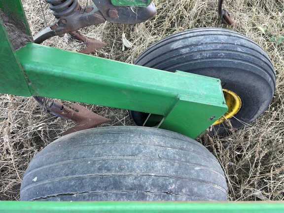 2009 John Deere 2210 Field Cultivator