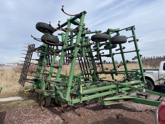 2009 John Deere 2210 Field Cultivator