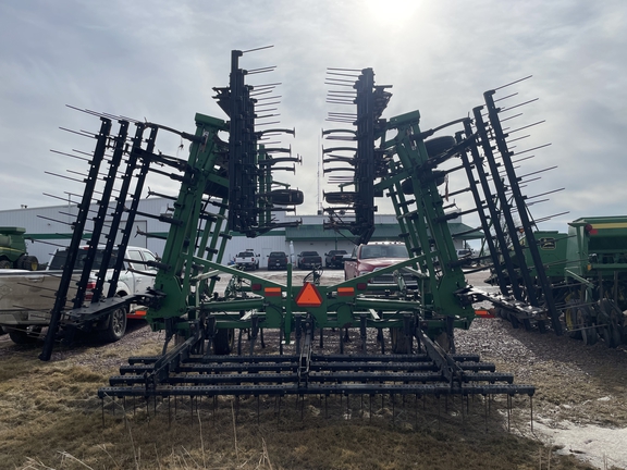 2009 John Deere 2210 Field Cultivator