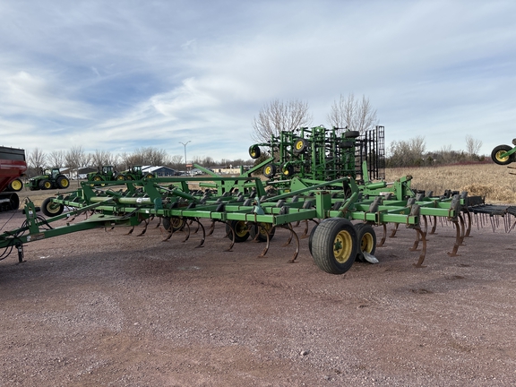 2009 John Deere 2210 Field Cultivator