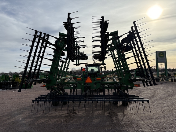 2009 John Deere 2210 Field Cultivator