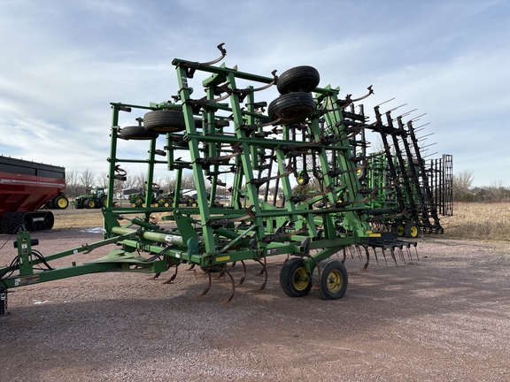 2009 John Deere 2210 Field Cultivator