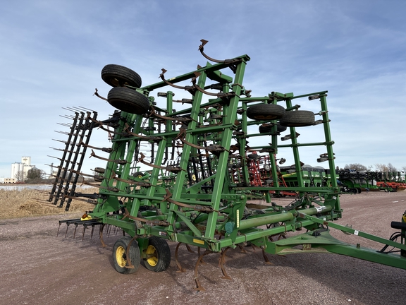 2009 John Deere 2210 Field Cultivator