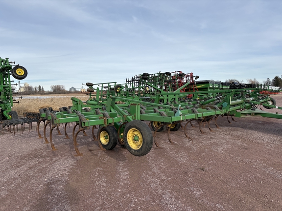 2009 John Deere 2210 Field Cultivator