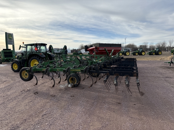 2009 John Deere 2210 Field Cultivator