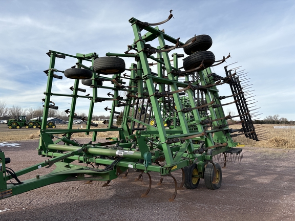 2009 John Deere 2210 Field Cultivator