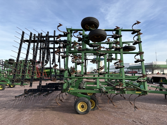 2009 John Deere 2210 Field Cultivator