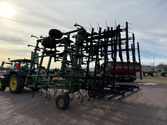 2009 John Deere 2210 Field Cultivator