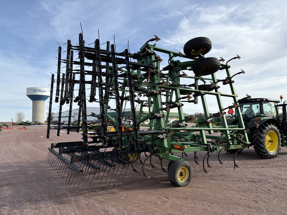 2009 John Deere 2210 Field Cultivator