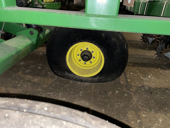 2001 John Deere DB60 Planter