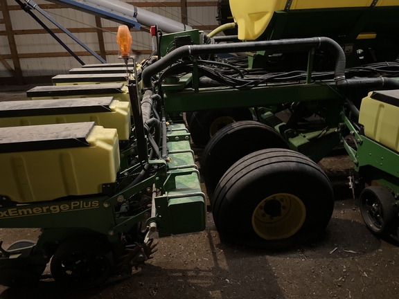 2001 John Deere DB60 Planter