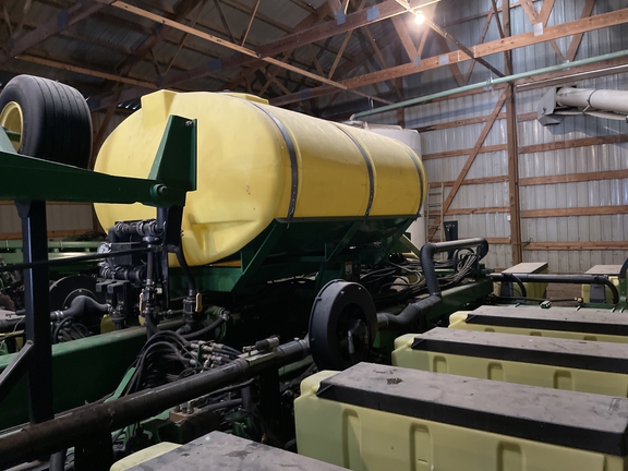 2001 John Deere DB60 Planter