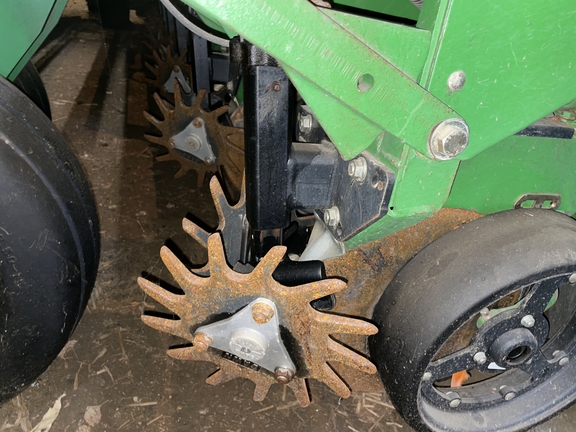 2001 John Deere DB60 Planter