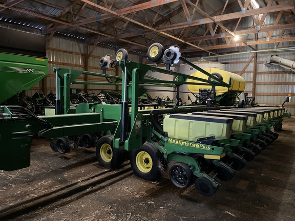 2001 John Deere DB60 Planter