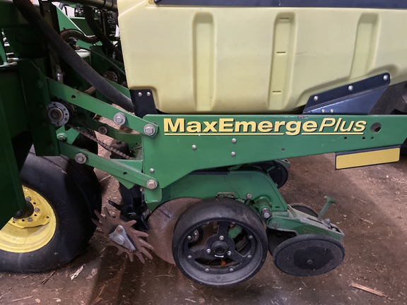 2001 John Deere DB60 Planter