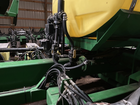 2001 John Deere DB60 Planter