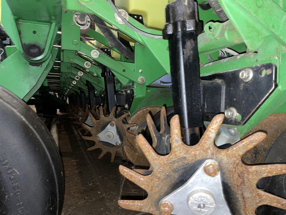 2001 John Deere DB60 Planter