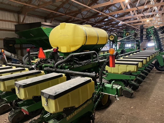 2001 John Deere DB60 Planter