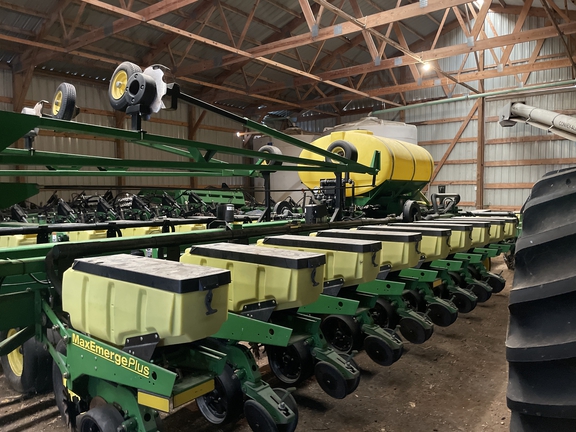 2001 John Deere DB60 Planter