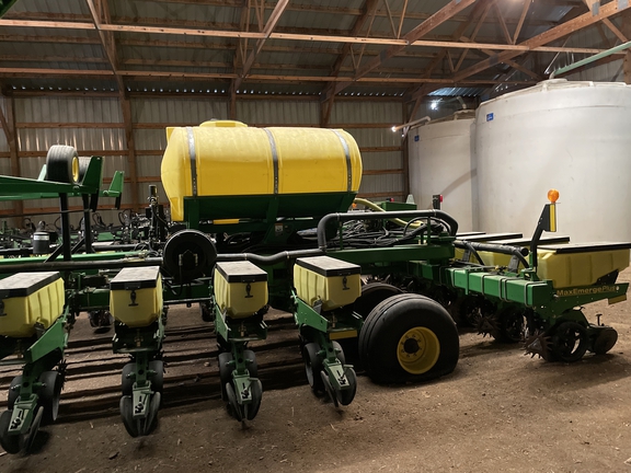 2001 John Deere DB60 Planter