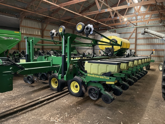 2001 John Deere DB60 Planter