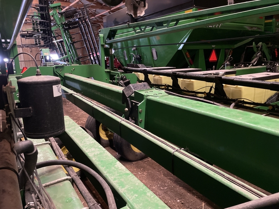 2001 John Deere DB60 Planter