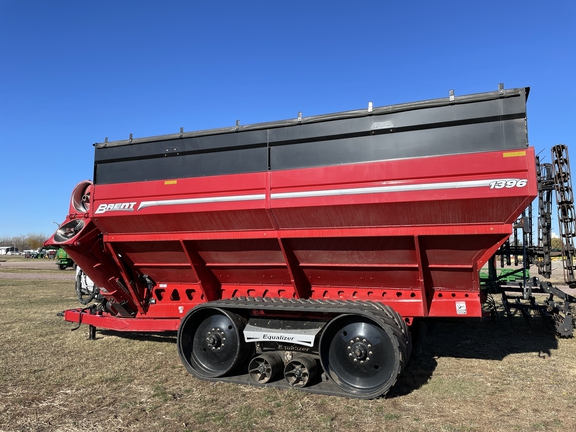 2021 Brent 1396 Grain Cart