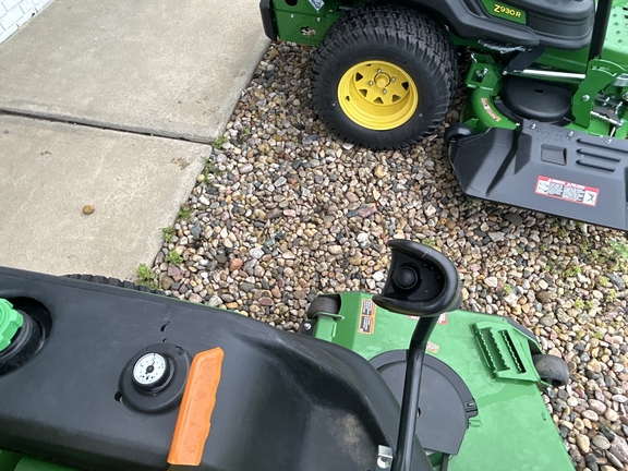 2023 John Deere Z997R Mower/Zero Turn