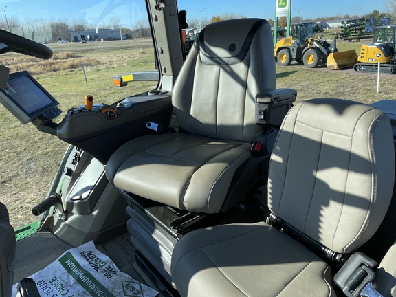 2023 John Deere 8R 370 Tractor