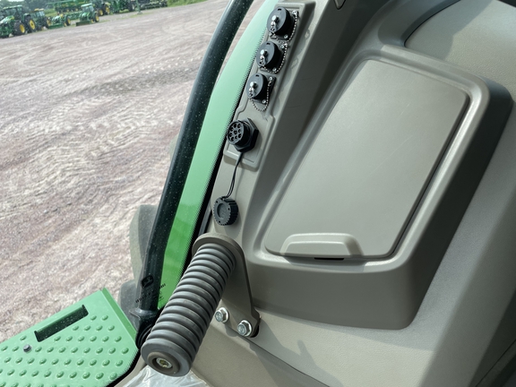 2021 John Deere 8R 250 Tractor