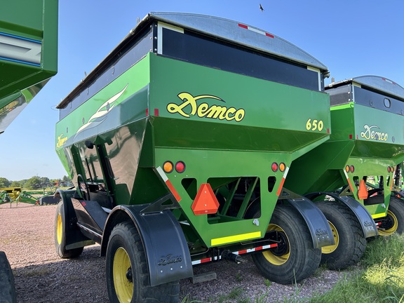 2009 Demco 650 Gravity Box