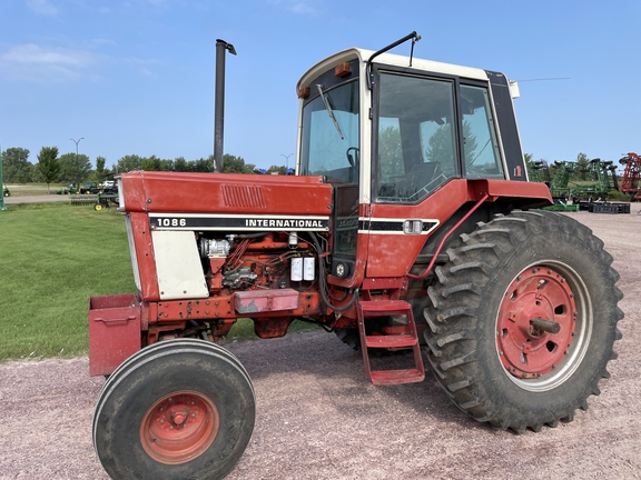 1977 International 1086 Tractor