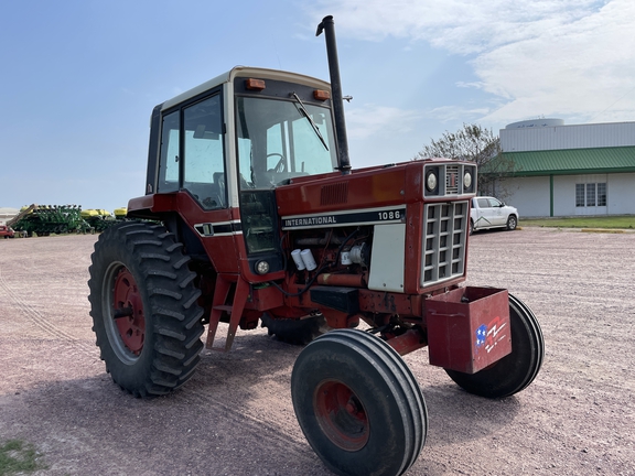 1977 International 1086 Tractor