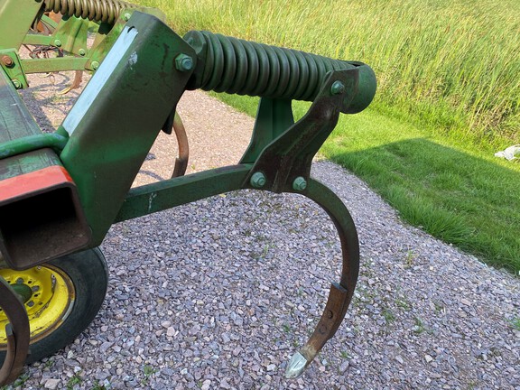 1988 John Deere 610 Chisel Plow