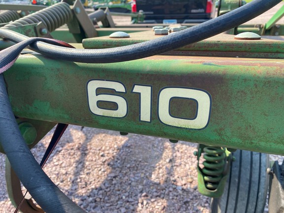 1988 John Deere 610 Chisel Plow