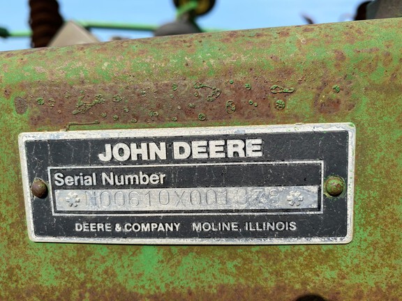 1988 John Deere 610 Chisel Plow