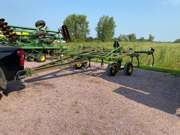 1988 John Deere 610 Chisel Plow