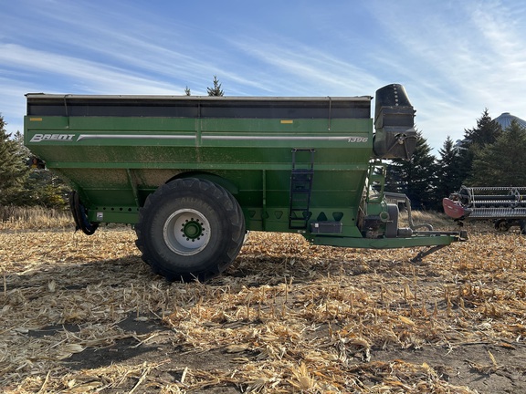 2021 Brent 1396 Grain Cart