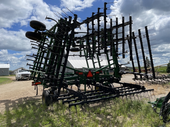 2010 John Deere 2210 Field Cultivator