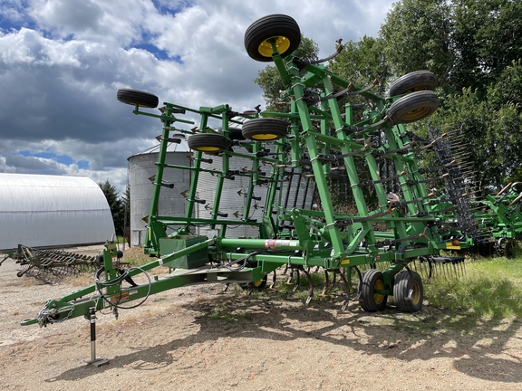 2010 John Deere 2210 Field Cultivator