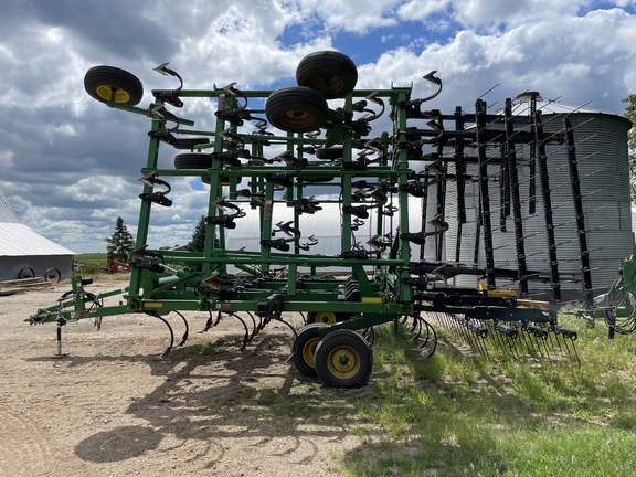 2010 John Deere 2210 Field Cultivator